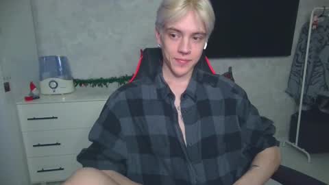 Snapshot of st_koshin chatting on December 2024 02:43:02 AM Nick Gasai online show from December 2024 02:43:02 AM