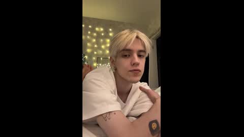 Snapshot of st_koshin chatting on January 2025 12:24:02 PM Nick Gasai online show from January 2025 12:24:02 PM