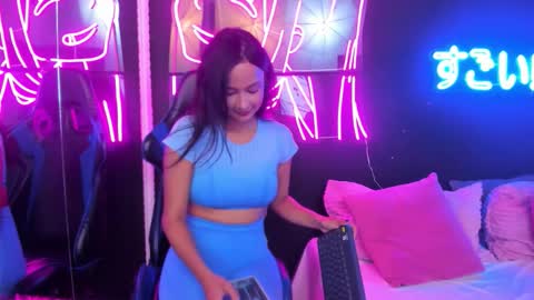 staarlightt online show from November 2025 10:48:02 PM