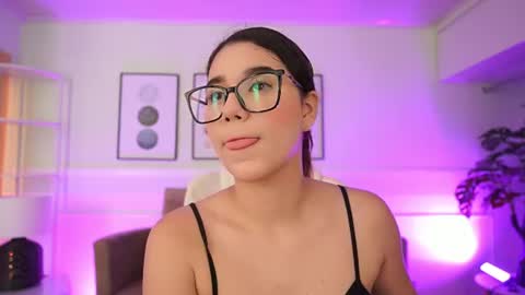 stacycooper_ online show from July 2026 07:05:02 PM