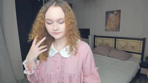 Snapshot of stacyroller chatting on February 2026 05:39:02 PM Violet online show from February 2026 05:39:02 PM