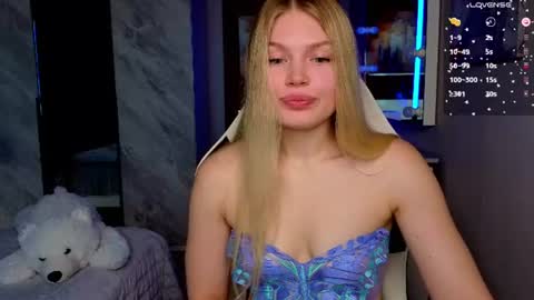 Snapshot of starlight_2004 chatting on June 2026 04:04:02 AM Caroline online show from June 2026 04:04:02 AM