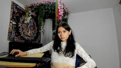 starmoonly online show from February 2025 07:34:01 AM