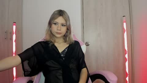 starmoonly online show from May 2026 11:32:02 PM