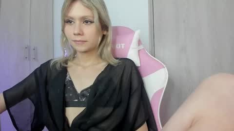 starmoonly online show from June 2026 11:44:01 PM