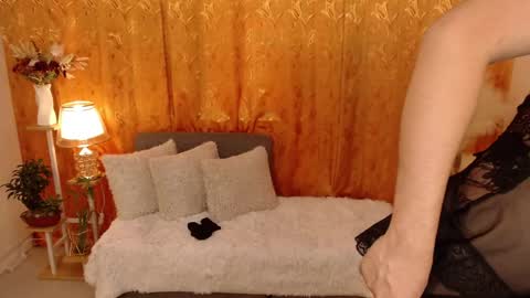 Snapshot of starryseductress chatting on January 2026 08:19:02 AM Miss Riri online show from January 2026 08:19:02 AM