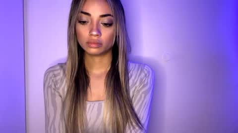 Mia online show from April 2026 09:12:02 AM