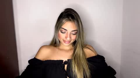 Mia online show from April 2026 09:17:02 PM