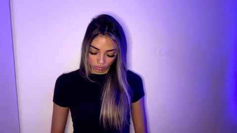 Mia online show from April 2026 08:19:02 AM