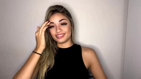 Mia online show from April 2026 06:14:02 PM