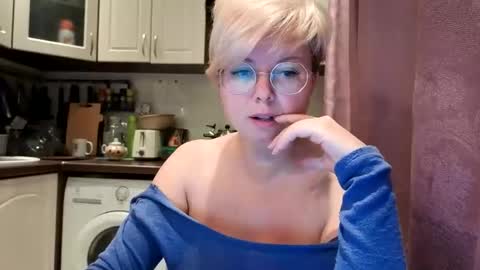 Snapshot of stasya_07 chatting on October 2025 01:17:02 AM Stasya online show from October 2025 01:17:02 AM