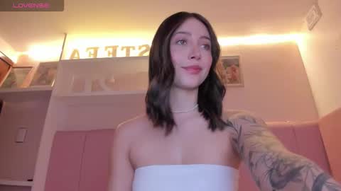 Stefa Gomez  online show from October 2025 12:16:01 PM