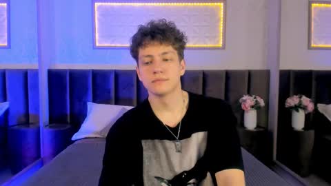 Esrefan online show from February 2026 07:35:01 PM