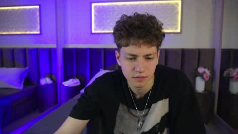 Esrefan online show from March 2026 07:46:02 PM