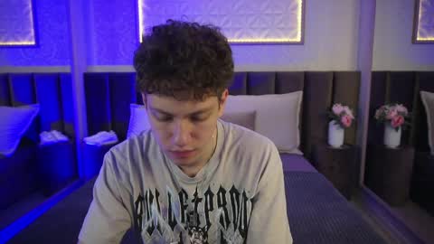 Esrefan online show from April 2026 08:39:01 PM