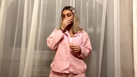 Snapshot of stefaniclipp chatting on February 2026 04:06:01 PM Melia online show from February 2026 04:06:01 PM