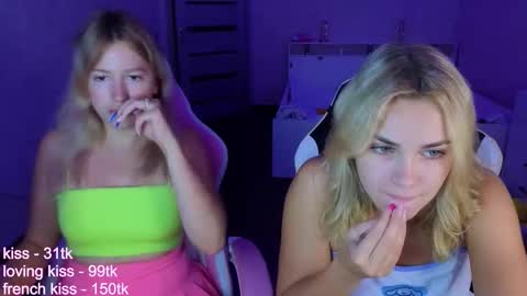 stefany_and_bettany online show from September 2025 05:13:01 PM