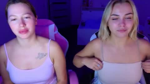 stefany_and_bettany online show from October 2025 04:28:01 PM