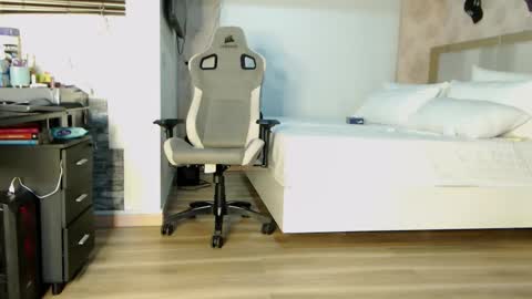 Zuly online show from September 2025 03:08:02 AM