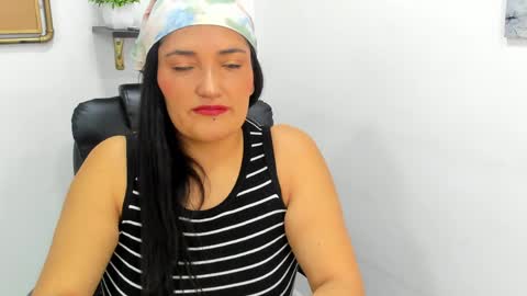 Stefy  online show from May 2026 04:01:01 PM