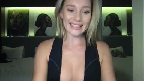 Snapshot of stella_loveu chatting on October 2025 01:53:01 PM Stella online show from October 2025 01:53:01 PM