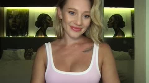 Snapshot of stella_loveu chatting on October 2025 02:50:01 PM Stella online show from October 2025 02:50:01 PM