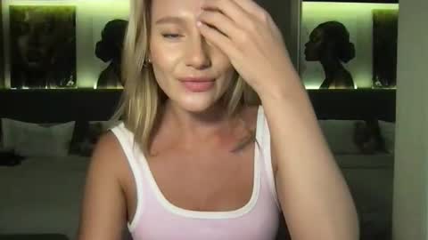 Snapshot of stella_loveu chatting on October 2025 01:07:02 PM Stella online show from October 2025 01:07:02 PM