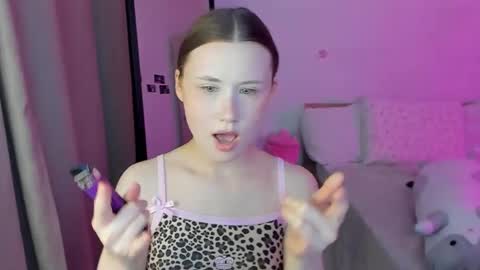 Snapshot of stella_sunny chatting on February 2025 05:26:02 PM stella_sunny online show from February 2025 05:26:02 PM