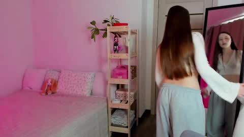 Snapshot of stella_sunny chatting on March 2025 11:07:01 AM stella_sunny online show from March 2025 11:07:01 AM