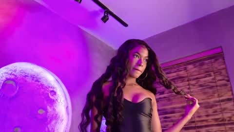 S T E L L A online show from September 2025 10:45:01 PM