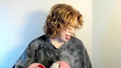 Snapshot of stellaswen chatting on October 2025 10:49:01 AM S T E L L A online show from October 2025 10:49:01 AM