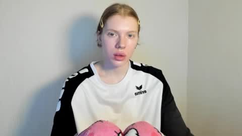 Snapshot of stellaswen chatting on November 2025 10:05:01 AM S T E L L A online show from November 2025 10:05:01 AM