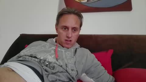 Snapshot of sten015 chatting on October 2025 12:35:02 PM sten015 online show from October 2025 12:35:02 PM