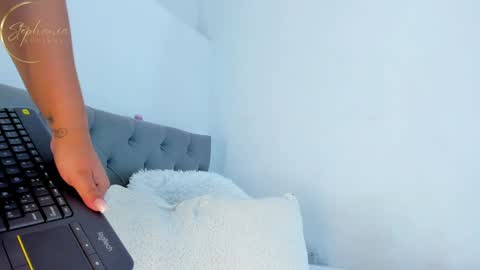 Stephania  online show from January 2025 02:39:01 AM