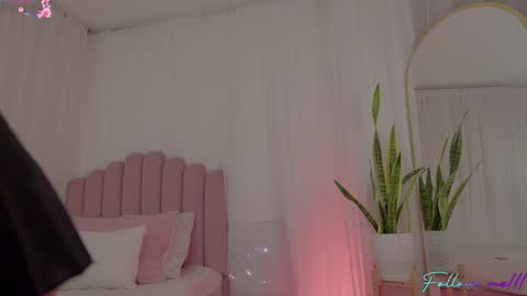 stephania_let online show from October 2025 11:42:02 AM