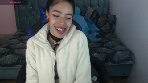 Stephania online show from February 2025 01:41:01 PM