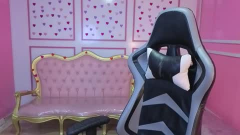 Stephania online show from September 2025 11:32:02 AM