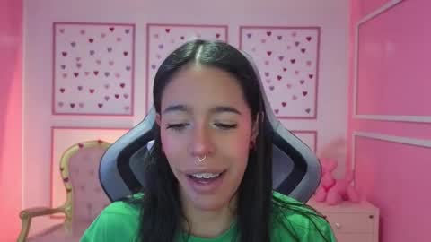 Stephania online show from September 2025 12:29:01 PM