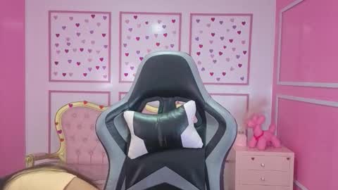 Stephania online show from September 2025 11:37:02 AM