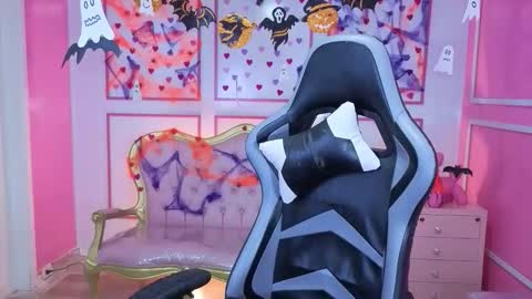 Stephania online show from October 2025 12:18:02 PM