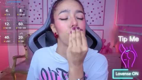 Snapshot of stephania_t chatting on December 2025 12:00:01 PM Stephania online show from December 2025 12:00:01 PM