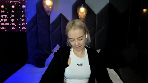 Stephanie Sea online show from February 2025 01:55:01 PM