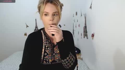 Stephanie   online show from October 2025 10:07:01 AM