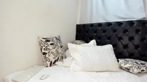 Snapshot of stephie01 chatting on February 2025 01:45:02 AM estefania online show from February 2025 01:45:02 AM