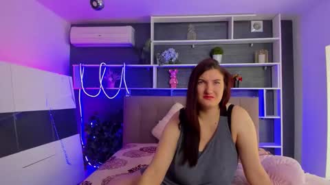 Snapshot of stephierousee chatting on February 2026 06:40:02 AM Stephie online show from February 2026 06:40:02 AM