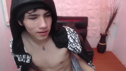 Snapshot of stich_23 chatting on March 2026 03:49:02 PM Stich online show from March 2026 03:49:02 PM