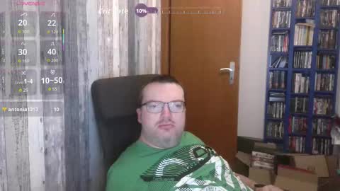 Snapshot of still_alive1985 chatting on October 2025 06:03:01 AM Oliver online show from October 2025 06:03:01 AM