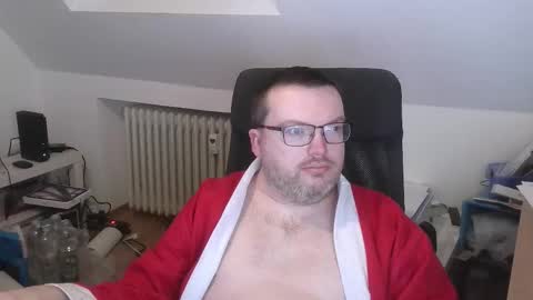 Snapshot of still_alive1985 chatting on December 2025 07:36:01 AM Oliver online show from December 2025 07:36:01 AM