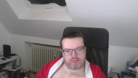 Snapshot of still_alive1985 chatting on December 2025 07:15:02 AM Oliver online show from December 2025 07:15:02 AM