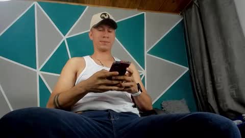 stiven_gutierrez online show from November 2025 11:21:02 AM